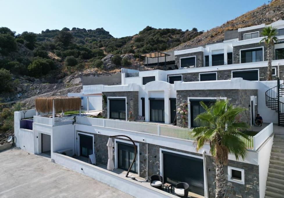 Yaka Villa